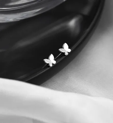Vista 4 de SLUYNZ Aretes de plata de ley 925 maciza con diseño de mariposa para mujeres y adolescentes