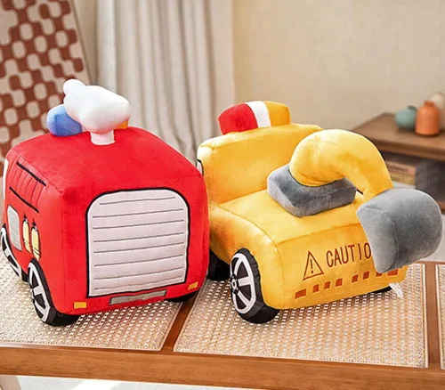 Vista 3 de XIYUAN Cojín de peluche rojo de autobús escolar con diseño de caricaturas, cojín de felpa para regalo de cumpleaños de niños (11 x 7 x 6 pulgadas)