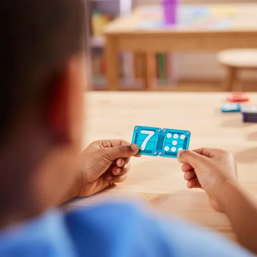 Vista 6 de MAGNA-TILES MicroMAGS Learn Numbers - Juego de construcción magnética de 56 piezas, la marca original de construcción magnética