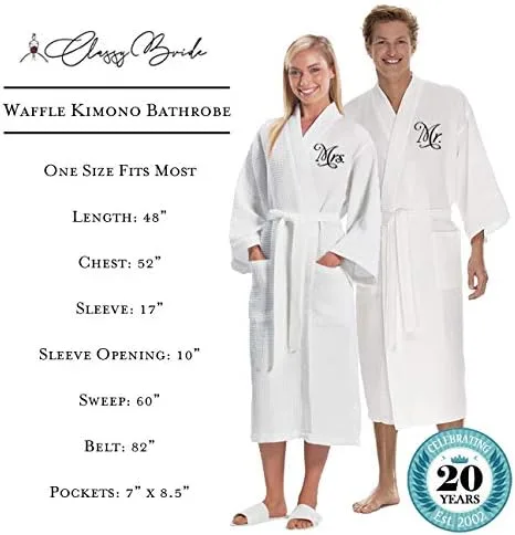 Vista 8 de Classy Bride Juego de 2 batas de spa personalizadas Mr. and Mrs, Negro, Blanco