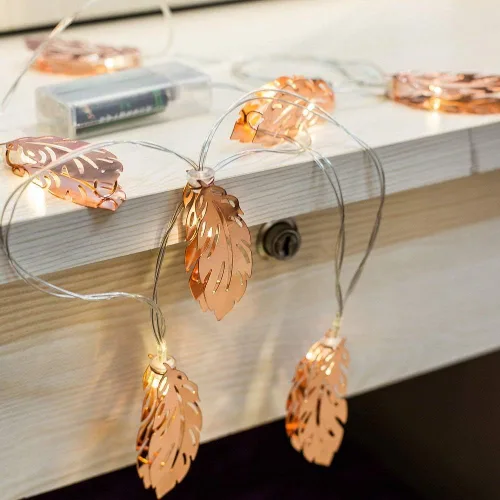 Vista 2 de Guirnalda de luces LED de plumas de oro rosa, farol de hojas de metal, funciona con pilas, luces de hadas para dormitorio, decoraciones de boda