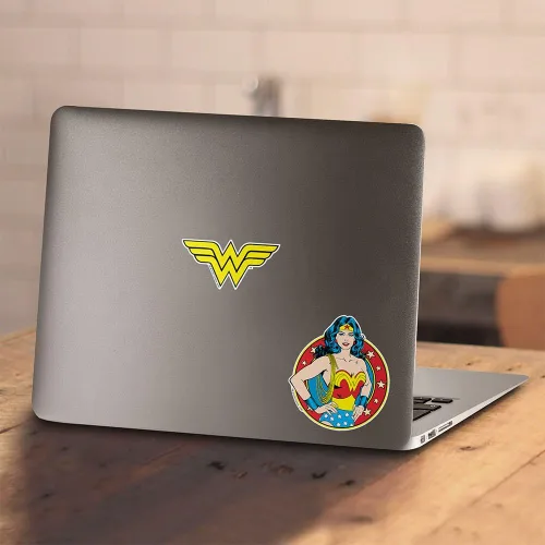 Vista 4 de Popfunk Sudadera clásica con capucha y calcomanías con logotipo de Wonder Woman