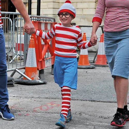 Vista 7 de URATOT Conjunto de disfraz de Halloween para niños, camiseta a rayas rojas y blancas, gorro, gafas de nerd