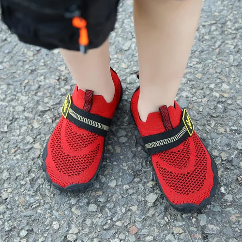 Vista 6 de UBFEN Zapatos de agua para niños y niñas, de secado rápido, ligeros, calcetines acuáticos para niños pequeños y grandes, zapatos de natación