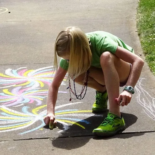 Vista 5 de feela Tiza para acera, paquete de 144 unidades, 18 colores, juego de tizas para acera para niños, a granel, ideal para niños y familia, pintura