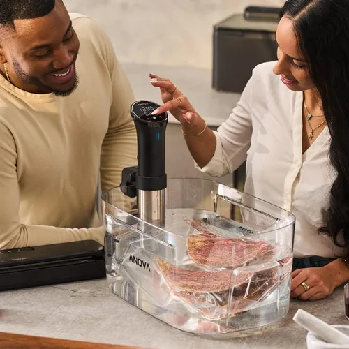 Vista 4 de Anova Precision Cooker 3.0 y ANVS01-US00 Anova Precision Vacuum Sealer, incluye 10 bolsas precortadas, para almacenamiento de alimentos y vacío