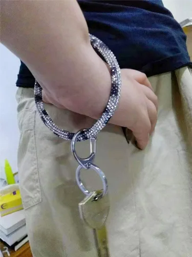 Vista 2 de GUCABE Llavero con diamantes de imitación para mujer, 3 pulgadas