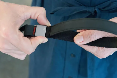 Vista 6 de Peak Design Correa de muñeca para cámara, compatible con cámaras DSLR, compactas y apuntar y disparar, perfil bajo, liberación rápida