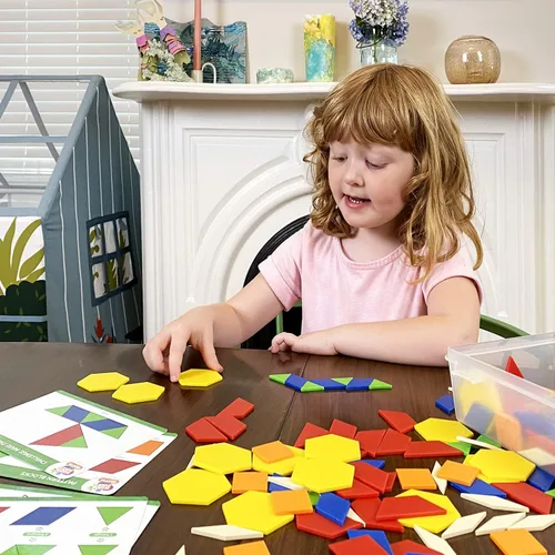 Vista 4 de Kids First Math: Kit de matemáticas de bloques de patrones con tarjetas de actividad 250 bloques geométricos de plástico coloridos Explora