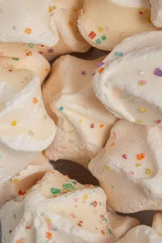 Vista 8 de Krunchy Melts - Galletas de merengue originales - Sabor a pastel de cumpleaños - Merengues - Sin grasa - Sin gluten - Sin nueces - Apto para Keto