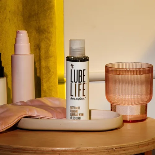 Vista 8 de LubeLife Lubricante a base de agua - Lubricante personal para hombres, mujeres y parejas, tamaño de viaje, no mancha, fácil de limpiar, seguro