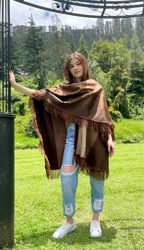Vista 8 de Poncho de alpaca súper cómodo