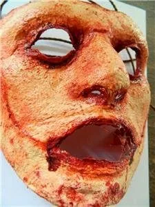 Vista 2 de Dead Head Props Máscara facial realista de piel sangrienta hecha a mano de Halloween 2