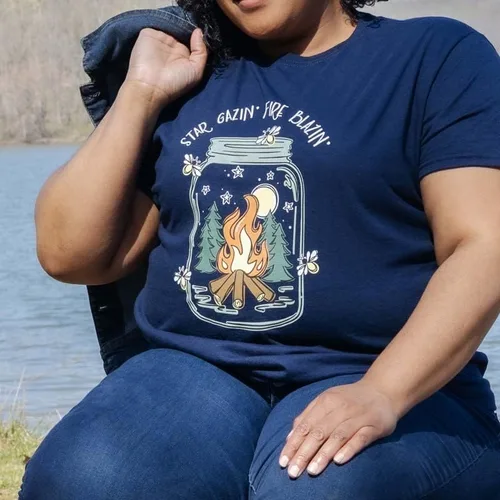 Vista 4 de B Wear Sportswear Camp Mason Jar Linda camisa de camping Star Gazing Fire Blazing para mujer