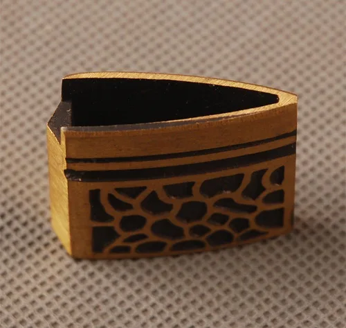 Vista 2 de Collar de espada de latón Habaki para espadas samuráis japonesas reemplazo patrón de leopardo