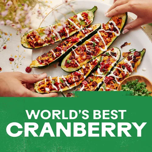 Vista 3 de Ocean Spray® Craisins®, arándanos secos con 50% menos azúcar, fruta deshidratada, bolsa de 5 onzas