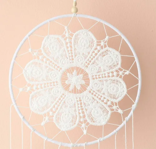 Vista 3 de Atrapasueños blancos para dormitorio, decoraciones colgantes hechas a mano con plumas blancas de encaje atrapasueños móvil para decoración
