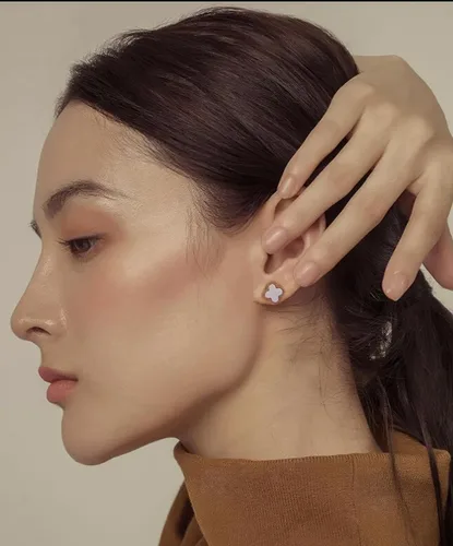 Vista 6 de GFEEL Aretes de trébol de cuatro hojas para mujer, chapados en oro de 18 quilates, de acero inoxidable de la suerte de 4 hojas, joyería de regalo