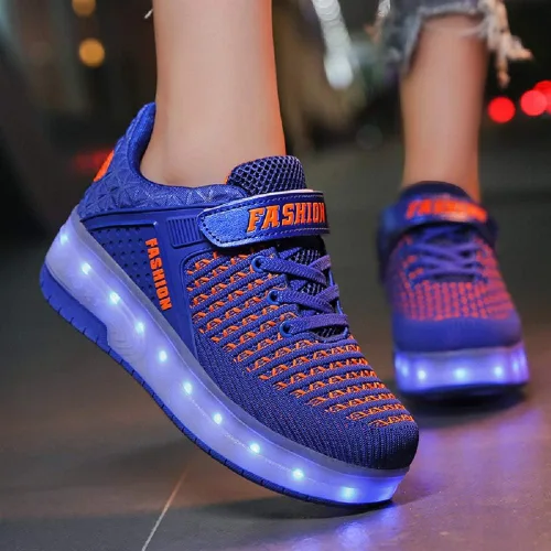 Vista 4 de Ehauuo Kids Two Wheels Shoes with Lights Rechargeable Roller Skates Shoes Retractable LED Flashing Sneakers Wheels Shoes for Unisex Girls Boys
