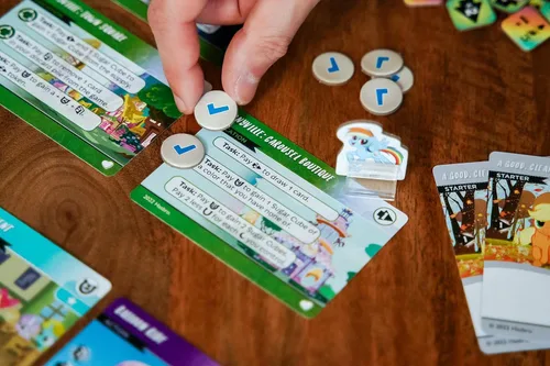 Vista 6 de Renegade Game Studios My Little Pony: Adventures in Equestria Juego de construcción de mazos para 1-4 jugadores