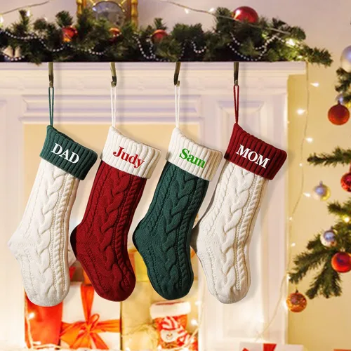 Vista 7 de Medias de Navidad personalizadas, medias de Navidad grandes de punto con bloques de color, medias de Navidad familiares con nombre, medias colgantes