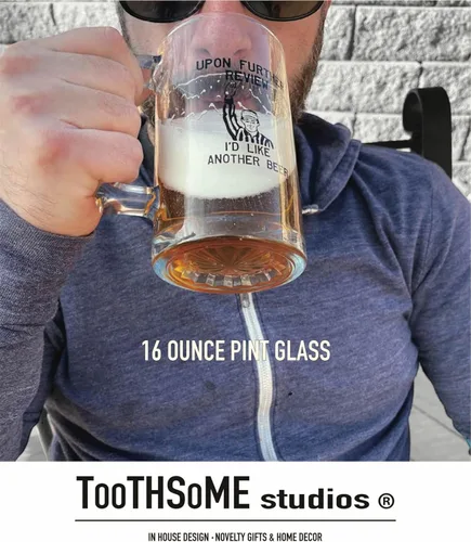 Vista 2 de Toothsome Studios Upon Further Review I'd Like Another Beer Taza de cerveza de 16 oz Cristalería temática de fútbol Octoberfest Pint Glass