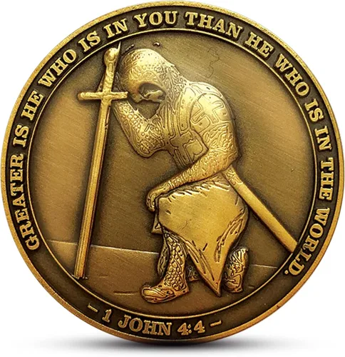 Vista 9 de The Task Ahead Coin, paquete a granel de 10, I Can Do All Things, monedas de desafío, chapado en oro antiguo, con un caballero templario arrodillado