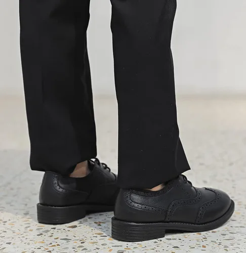 Vista 8 de DADAWEN Zapatos Oxford clásicos de cuero con cordones para niño, zapatos Oxford cómodos para uniforme escolar, boda, iglesia, zapatos de vestir