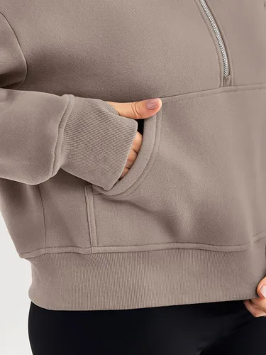 Vista 3 de Trendy Queen Sudaderas con capucha para mujer, con cremallera de un cuarto, sudaderas de gran tamaño, media cremallera con bolsillos, ropa de otoño
