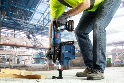 Vista 10 de BOSCH Kit extractor de polvo móvil GDE18V-26DB15 SDS-plus® Bulldog™ con (1) batería de alimentación avanzada CORE18V® de 4 Ah