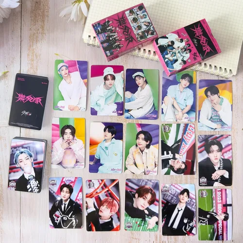 Vista 2 de KPOPBTS Stray Kids 樂-Star Caja de regalo con llaveros para portátil, cordón, tarjetas fotográficas, llavero para fans de SKZ