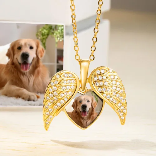 Vista 6 de CALLIE Collar personalizado con medallón de alas de corazón para mujer, collar con colgante personalizado con imagen, regalo conmemorativo