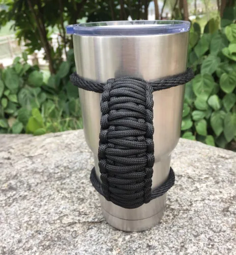 Vista 4 de Mango de Paracord hecho a mano para vaso Yeti/Rtic/Ozark Trail Rambler de 30 onzas (negro)