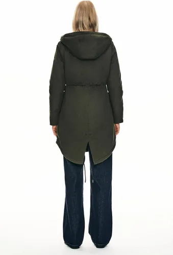 Vista 2 de Orolay Chaqueta de invierno con capucha para mujer, tipo parka, forrada de polar grueso, con bolsillos