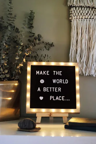 Vista 2 de Tablero de letras original de fieltro negro con soporte, luces LED integradas de 10 x 10 pulgadas, tablero de menú + marco de madera, 340 letras