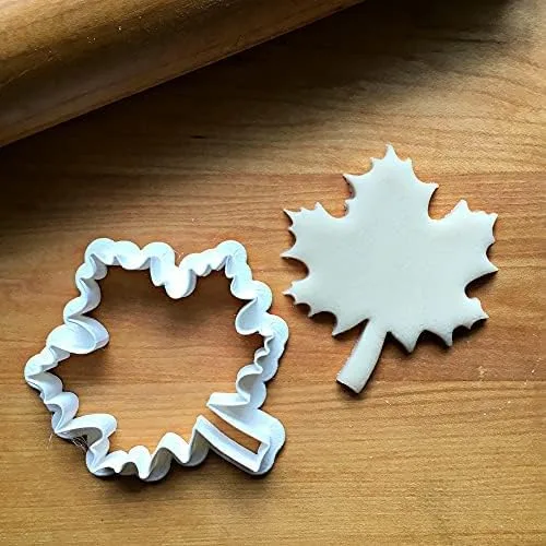 Vista 3 de Sweet Prints Inc Maple Leaf (outline) Cookie Cutter - Dishwasher Safe (XS - 2")