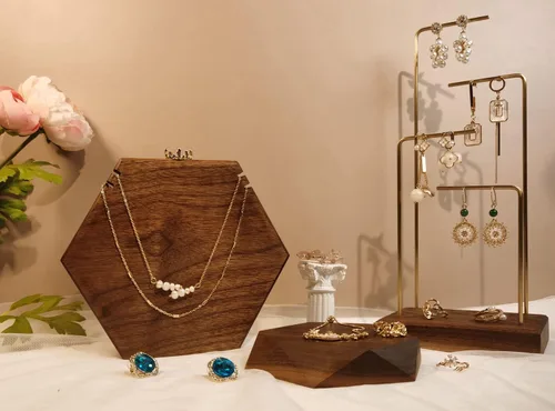Vista 8 de GemeShou Wood Necklace Display Stand, Walnut Hexagon Board Jewelry Holder for Show, Hanging Long Necklace Retail Jewelry organizerHexagon Necklace
