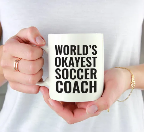 Vista 3 de Andaz Press Taza de café de 11 onzas, regalo de broma para profesores, entrenador de fútbol más bueno del mundo, paquete de 1, divertida taza