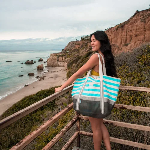 Vista 7 de CGEAR Sand-Free Tote Beach Bag IV Patented Sand-Free Technology, Water-resistant, and 3 Pockets