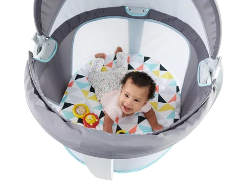Vista 10 de Fisher-Price Moisés Portátil On-The-Go Baby Dome, Espacio de Juego de Viaje con Juguetes de Desarrollo para Recién Nacidos y Toldo, Windmill