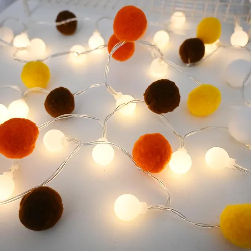 Vista 8 de ChiRee Guirnalda de luces para interiores de 6.56 pies, luces de hadas con pompones, 20 LED, funciona con pilas, luces de bola de cadena, luces
