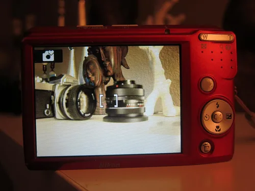 Vista 6 de Nikon Coolpix L18 - Cámara digital de 8 MP con zoom óptico 3x (rojo rubí)