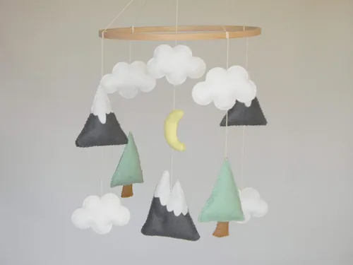 Vista 2 de Montañas Baby Mobile Baby Cuna Móvil Moderna Vivero móvil Fieltro Montañas y Árboles Decoración de vivero Nube Cuna Móvil