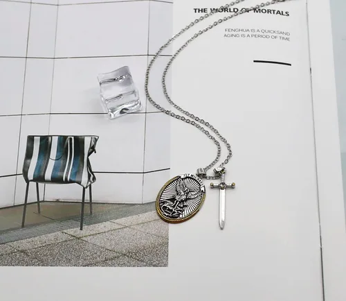 Vista 5 de Colgante de acero de Arcángel San Miguel Amuleto de San Miguel joyería de regalo para hombres y mujeres con collar de protección de espada divina