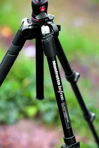 Vista 26 de Manfrotto, MKBFRA4-BH BeFree, trípode de aluminio compacto para viaje, color negro.