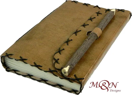 Vista 3 de M & N Designs M&N - Diario de cuero hecho a mano con bolígrafo para hombres y mujeres, el mejor regalo para cuaderno de bocetos de arte, diario