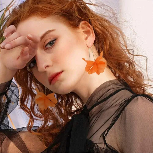 Vista 6 de Aretes bohemios de resina con pétalos de rosa, aretes largos de acrílico escalonados, aretes de borla floral exagerados para mujeres y niñas
