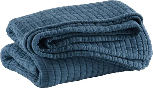 Vista 3 de Colcha Matelasse Boyfriend Aegean, tamaño King, patrón sólido azul