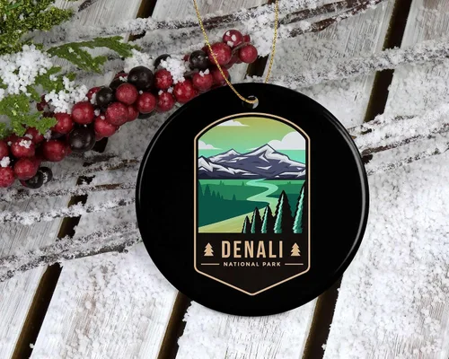 Vista 3 de Adorno del Parque Nacional Denali – Regalo del Parque Nacional Denali – Adorno de Navidad de cerámica – Decoración