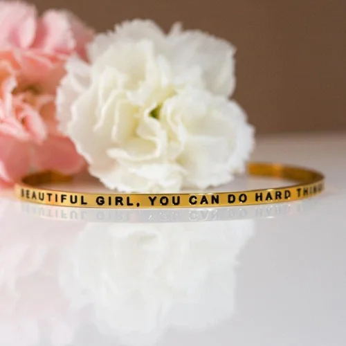 Vista 4 de MantraBand Pulseras Pulsera de mantra ajustable grabada inspiradora Color plateado Regalos para mujeres